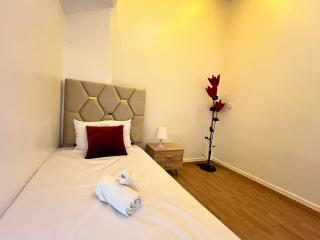 Cosy apartment steps from shore & public transport - 3