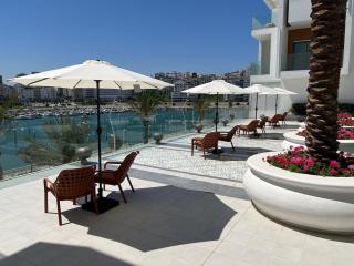 Luxury Marina Waterfront Apartment Pool Access Prime Tangier Location - 1