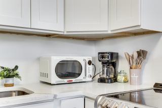 Walk to Park Dog-Friendly Retreat in Pflugerville - 5