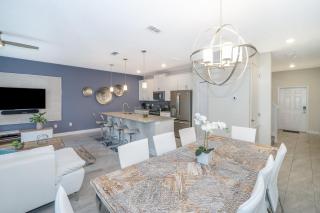 4964RS TOWNHOUSE 4 BEDROOMS & 3 BATHROOMS + POOL - 9