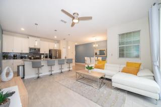 5013MO TOWNHOUSE 4 BEDROOMS & 3 BATHROOMS + POOL - 0