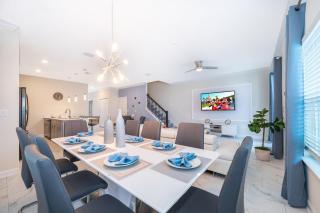 1100YL TOWNHOUSE 5 BEDROOMS & 4 BATHROOMS + POOL - 0