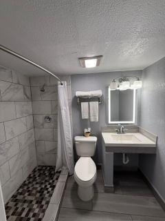 Executive Inn & Kitchenette Suites-Eagle Pass - 2