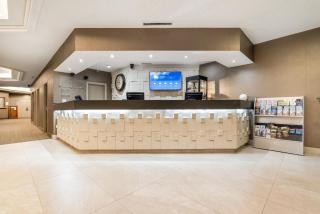 Ramada Plaza by Wyndham Niagara Falls - 1