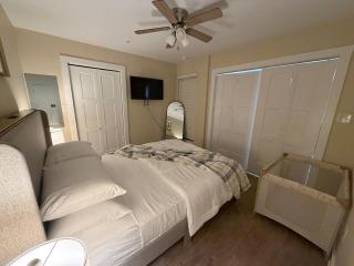 Stylish Stay Near AT&T and Six Flags Free Parking - 9