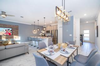 4220AA TOWNHOUSE 4 BEDROOM 3 BATHS + PRIVATE POOL - 0