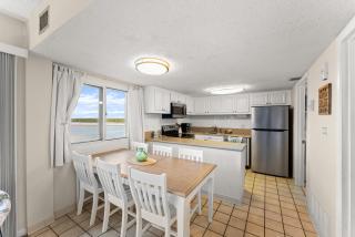 Pinnacle Port Penthouse #3 - 8