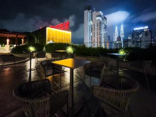 Majestic Residence Infinity Pool with KLCC View - 7