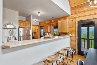 Views ~ Hot Tub~ 2 Decks~Pool Table~GameRoom~Cabin - 1