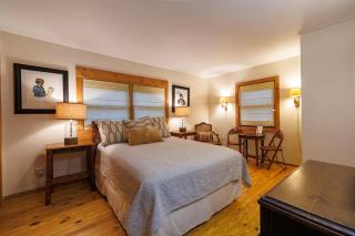 Scenic Getaway - Hot Tub & Mountain Views - 3