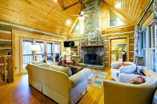 Scenic Getaway - Hot Tub & Mountain Views - 1