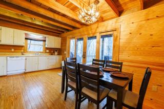 Scenic Getaway - Hot Tub & Mountain Views - 2