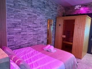 Dubai Spa Apartment #1 - Jacuzzi & Sauna Free Parking - 5