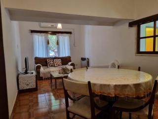 Casa con pileta y excelente ubicación a una cuadra de la plaza principal en Villa Giardino - 4