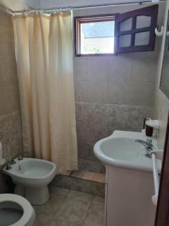 Casa con pileta y excelente ubicación a una cuadra de la plaza principal en Villa Giardino - 2