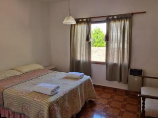 Casa con pileta y excelente ubicación a una cuadra de la plaza principal en Villa Giardino - 1