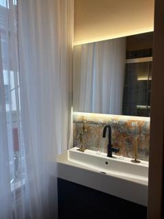 Border Bliss - Private Room with Bathroom in a Cozy Home - 1