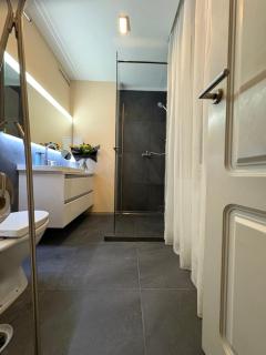 Border Bliss - Private Room with Bathroom in a Cozy Home - 3