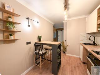 RentHouse Apartments Airport Stay - 1