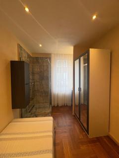 Border Bliss - Private Room with Bathroom in a Cozy Home - 8