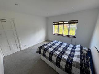 Entire Family Home with Massive Garden & Driveway - 6