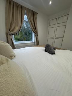 Stylish Designer Cottage - Sleeps 7 - Free Parking - 8