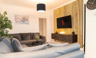 Lush 6BR House - Hot Tub - Private Driveway 2 Cars - 9