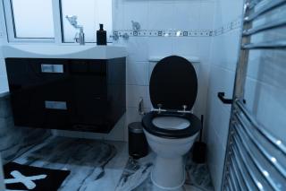 Lush 6BR House - Hot Tub - Private Driveway 2 Cars - 8