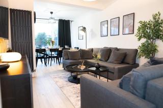 Lush 6BR House - Hot Tub - Private Driveway 2 Cars - 3