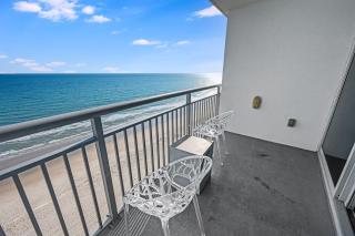 Modern Decor Stunning Ocean Front Views, Jet Tub! - 1