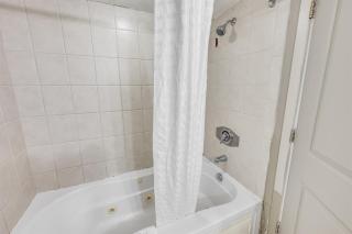 Modern Decor Stunning Ocean Front Views, Jet Tub! - 1