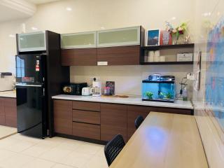 Family-Friendly Home with PS4, Kids Tent & Spacious Living Room and Kitchen at Ipoh Garden East - 6