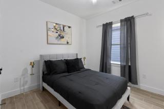 Chic Grey Escape Close to Downtown Fun - 7