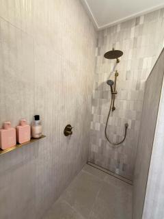 Elegant 1BR Retreat in the Heart of Cambridge - 3