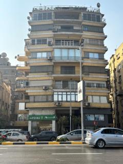 Spacious 3-Bedroom Nile View in Agouza - 5