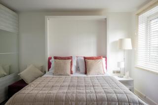 Central London stylish newly decorated studio flat - 9
