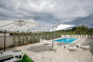 Family-friendly apartments with swimming pool Vrsi - Mulo, Zadar - 24110 - 1