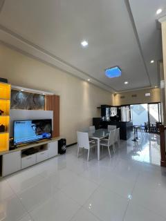 Villa Akasia Batu - 1