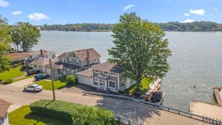 Grand Horizon St Clair Riverfront Oasis - 1