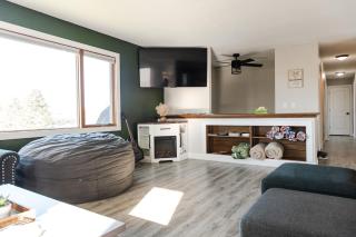 Hot Tub/Snowmobile Trails/The Hemlock - 2