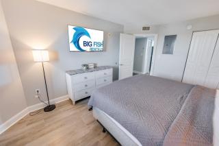 New Direct Ocean Front,Bay Watch,Pools,Great View! - 6