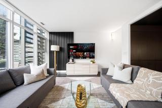 Luxury 4BR Home Sleeps 14 with Parking - 9