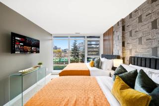 Luxury 4BR Home Sleeps 14 with Parking - 7