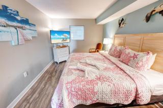 Condo near Barefoot Landing w beach access - 4