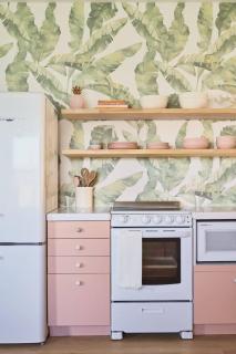 Luxury Villa, 25 Blocks from the Beach, Hot Tub - 3