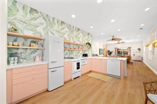 Luxury Villa, 25 Blocks From The Beach, Hot Tub - 6