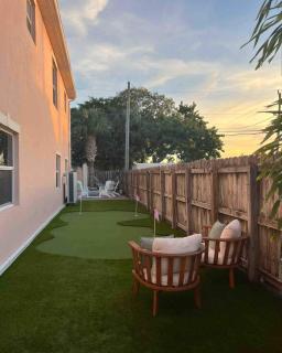 Luxury Villa, 25 Blocks From The Beach, Hot Tub - 7