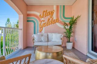 Luxury Villa, 25 Blocks From The Beach, Hot Tub - 8