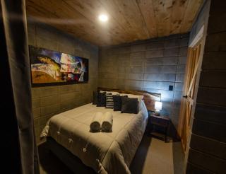 Cabaña Moderna de Montaña en Zarcero con Vistas y Bosque Neblinoso - 7