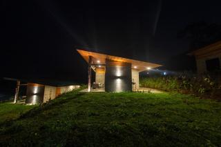 Cabaña Moderna de Montaña en Zarcero con Vistas y Bosque Neblinoso - 4